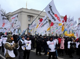 Акция предпринимателей переросла в Майдан? Полиция применила газ и блокирует установку палаток - ОНЛАЙН