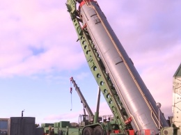 Опубликовано видео установки ракетного гиперзвукового комплекса "Авангард" в шахту