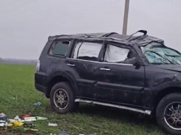 В Днепре спасатель по пути на работу вытащил семью разбитого авто: фото