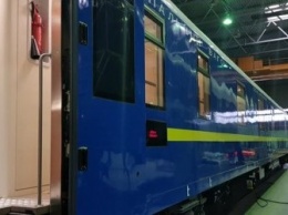 УЗ показала новые пассажирские вагоны от Крюковского вагоностроительного завода