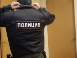 Москвич, зараженный COVID-19, вызвал полицейских и оплевал их