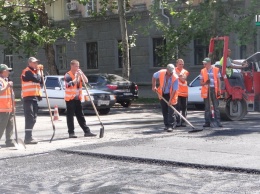 Чиновники Николаевской ОГА не видят своей вины в том, что 170 млн. грн. на ремонт местных дорог не были использованы
