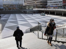 В Швеции вводят новые карантинные ограничения: Людям впервые рекомендуют носить маску в транспорте