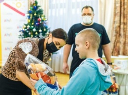 Команда Moneyveo поздравила детей центра "Дача" с Днем святого Николая