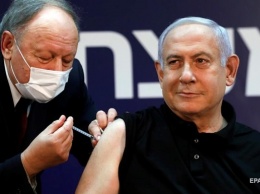 Нетаньяху первым в Израиле привился от COVID-19