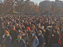 В Ереване поминают погибших и требуют отставки премьер-министра
