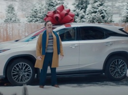 SNL издевается над рекламой Lexus «декабрь, чтобы запомнить» (ВИДЕО)