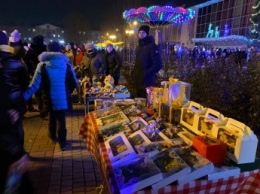 Шоколадные домики и замаскированный коньяк - что в Мелитополе на новогодней ярмарке предлагают. Цены (фото, видео)