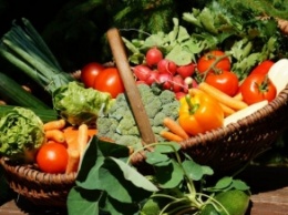 Полезно для здоровья: названы овощи и фрукты, которые нужно есть с кожурой