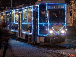 Новогодний трамвай, спасенные жизни и праздничные елочки: топ хороших новостей недели