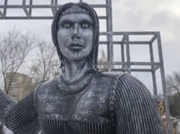 Аленка - все: в России демонтировали страшный памятник, перепугавший людей, видео