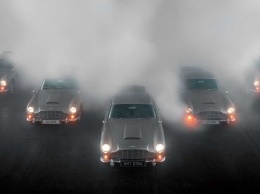 Пять автомобилей Aston Martin DB5 из фильма о Бонде стреляют из поддельных пулеметов (ВИДЕО)
