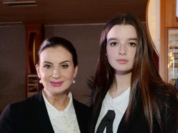 "Прекрасная копия мамы": дочери Стриженовой исполнилось 20 лет