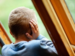 Пока мама пила: в Одессе девятилетний мальчик выпрыгнул из окна