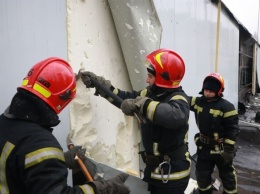 На Шулявке загорелся завод "Киевхлеб", более 50 людей эвакуированы