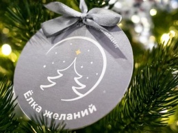 Более 10 тысяч открыток с детскими мечтами сняли с "Елок желаний" по всей России