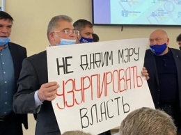 В Мариуполе подрались депутаты из-за бюджета