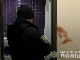 В Киеве 18-летний парень пришел в гости к другу и проткнул ему ножом шею