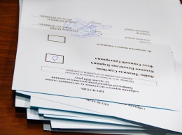 Запорожский облсовет провалил очередные выборы руководства. В бюллетенях - идентификаторы голосовавших. ФОТО