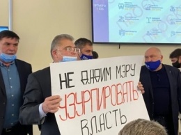 В Мариупольском горсовете депутаты ОПЗЖ устроили драку