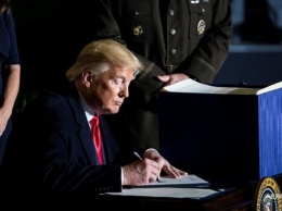 Трамп наложил вето на проект военного бюджета США