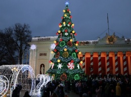 Одесская елочка вошла в ТОП-5 самых красивых в Украине: сравни с другими городами