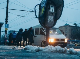 В Днепре из-за снежной погоды придется дольше ждать общественный транспорт
