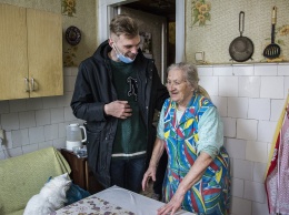 Под елочку. Пожилым людям Николаева передали 700 кг продуктовых наборов (ФОТО)