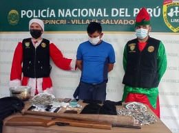 Полиция Перу провела спецоперацию в рождественских костюмах (видео)