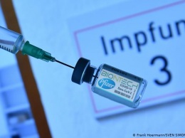 Глава BioNTech: Изменить вакцину можно за шесть недель