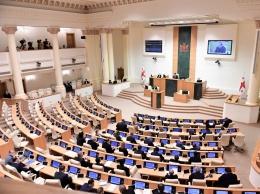 Парламент Грузии в отсутствие оппозиционеров выразил доверие правительству Гахарии