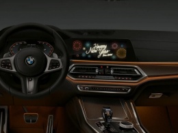 Автомобили BMW поздравят владельцев с новогодними праздниками