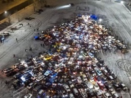 Крупнейшую автоелку Украины зажгли в Харькове (ВИДЕО)