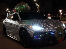 Lamborghini Urus «упаковали» как рождественский подарок (ВИДЕО)
