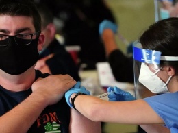 В Евросоюзе началась вакцинация от коронавируса