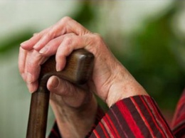 Родственники брошенных пенсионеров могут остаться без наследства: инициатива Минюста