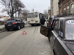 В Запорожской области произошло тройное ДТП с участием маршрутки (фото)