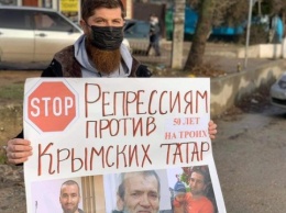 В Крыму прошел очередной одиночный пикет против репрессий