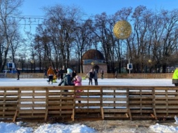 Сегодня в Мелитополе официально открывают каток (фото, видео)