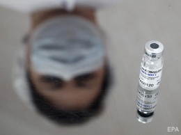 Венгрия получила российскую вакцину от COVID-19 "Спутник V"