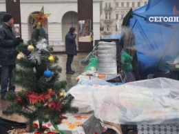 Протестующие на Майдане уже создали себе новогоднюю атмосферу