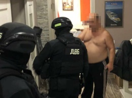 Киевские правоохранители в сговоре с тремя грузинами ограбили квартиру, ФОТО