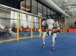 Boston Dynamics показала «грязные танцы» в исполнении роботов Atlas и Spot