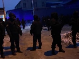 СМИ: 47 следователей из Киева не могут отобрать завод "Алексвуд" у арендаторов и жены Леонида Гайшука