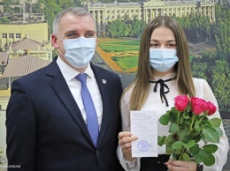 В Николаеве два врача получили «под елочку» ключи от служебных квартир (ФОТО)