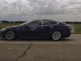 Водитель из Канады обвиняется в том, что спал во время работы автопилота Tesla