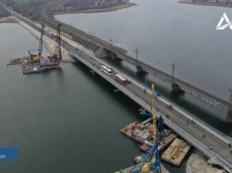 Подарок "под елочку": по восстановленному мосту в Днепропетровской области поехали первые автомобили