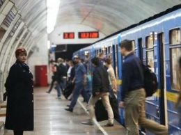 В киевском метро сегодня установят первые табло с обратным отсчетом времени, ФОТО