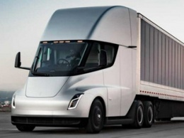 Tesla строит новые прототипы грузовика Semi на Gigafactory в Неваде