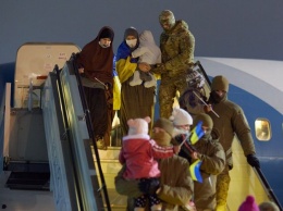В Украину вернулись две женщины и семеро детей, которые находились в лагерях для беженцев на территории Сирии